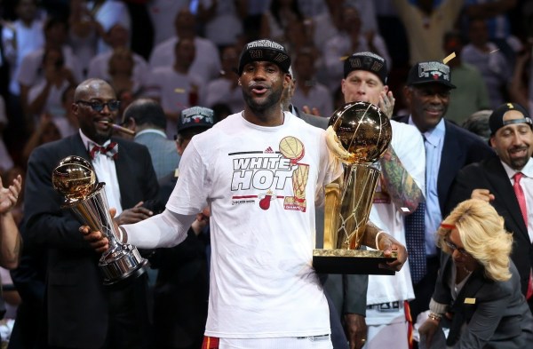  佛罗伦萨绝杀功臣当选月度MVP  